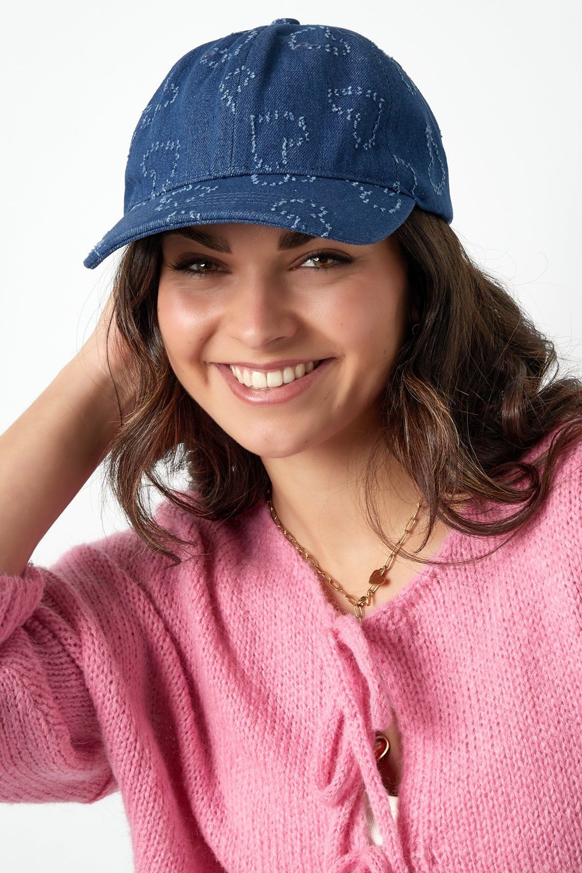 casquette bleue à motif fleurs 