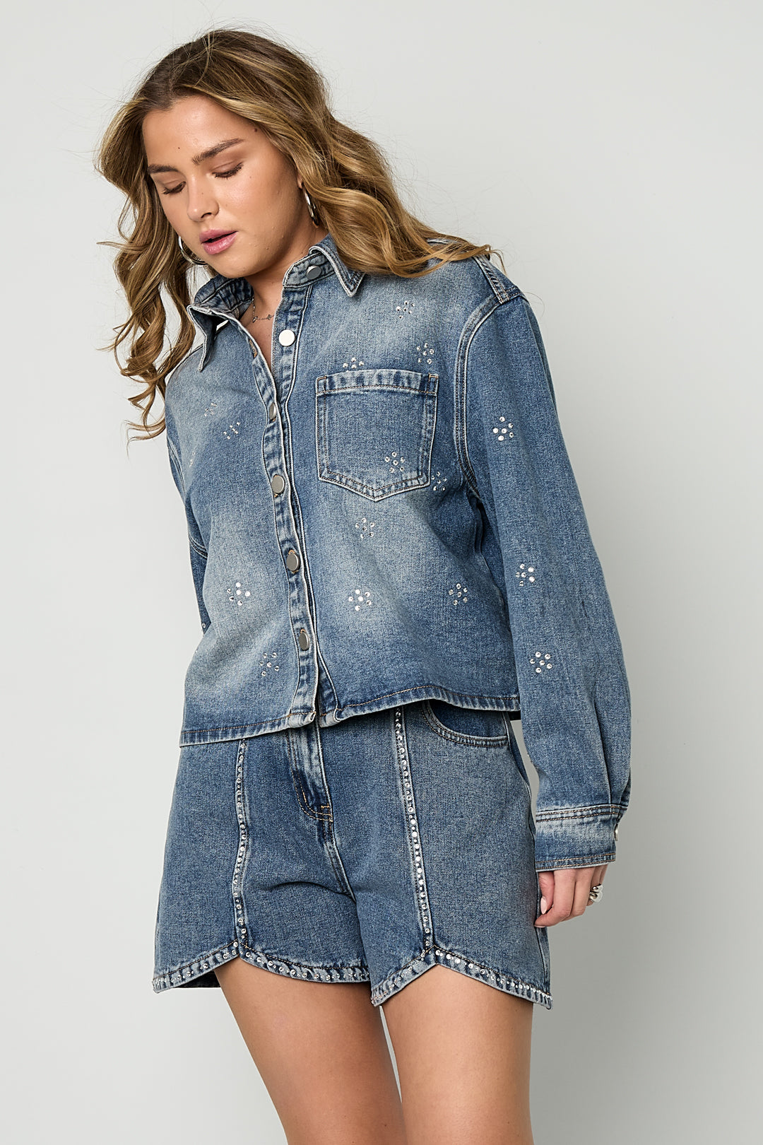Short en jean à strass