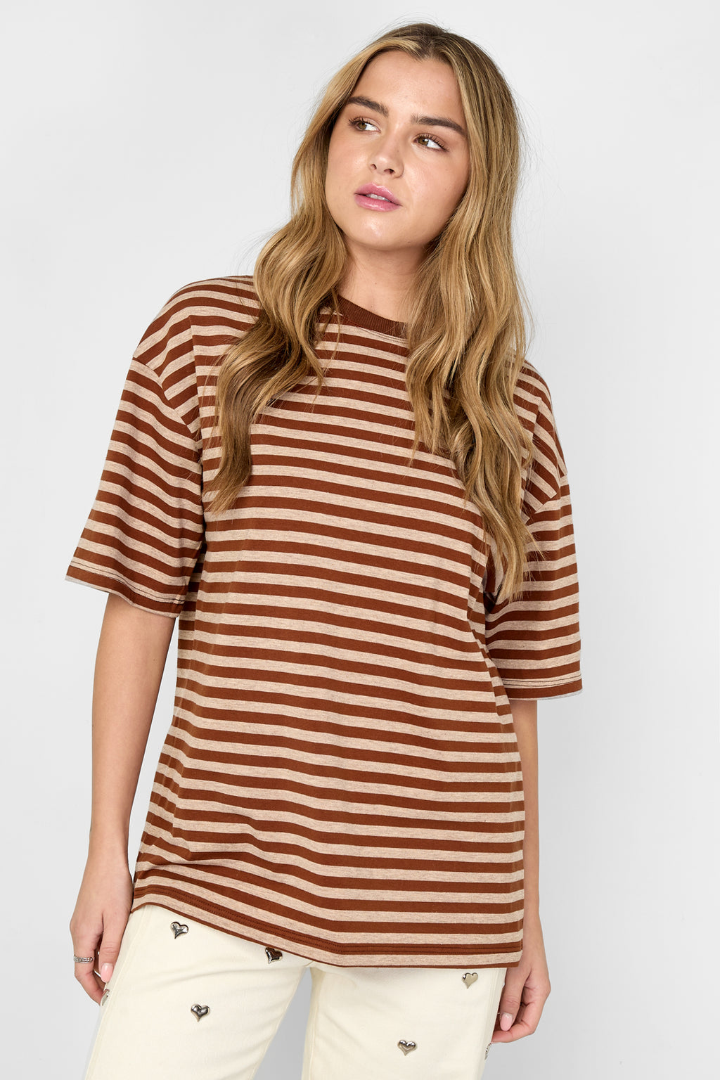 Le t-shirt rayé coloré