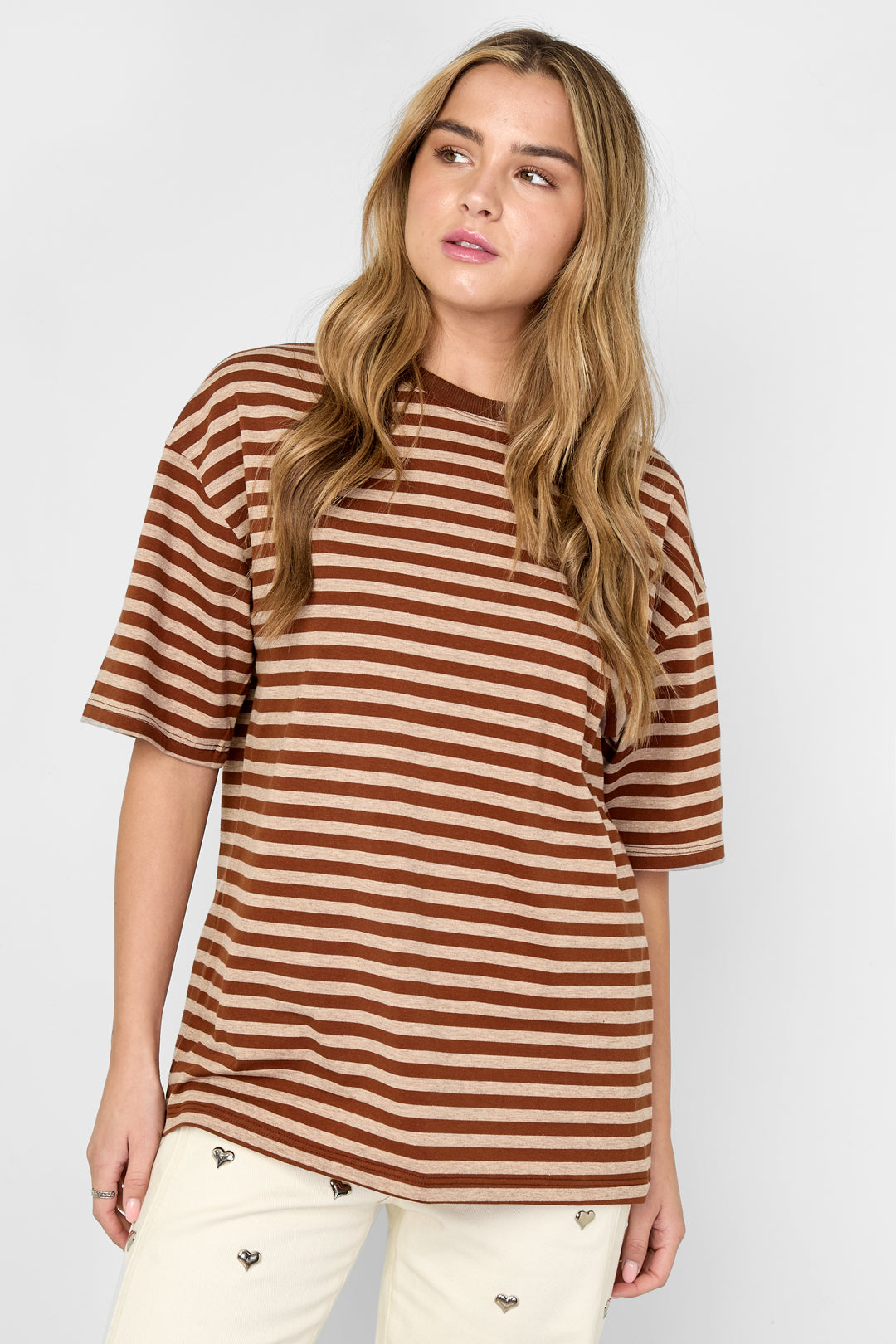 Le t-shirt rayé coloré