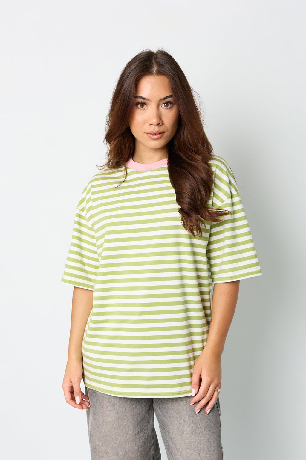 Le t-shirt rayé coloré