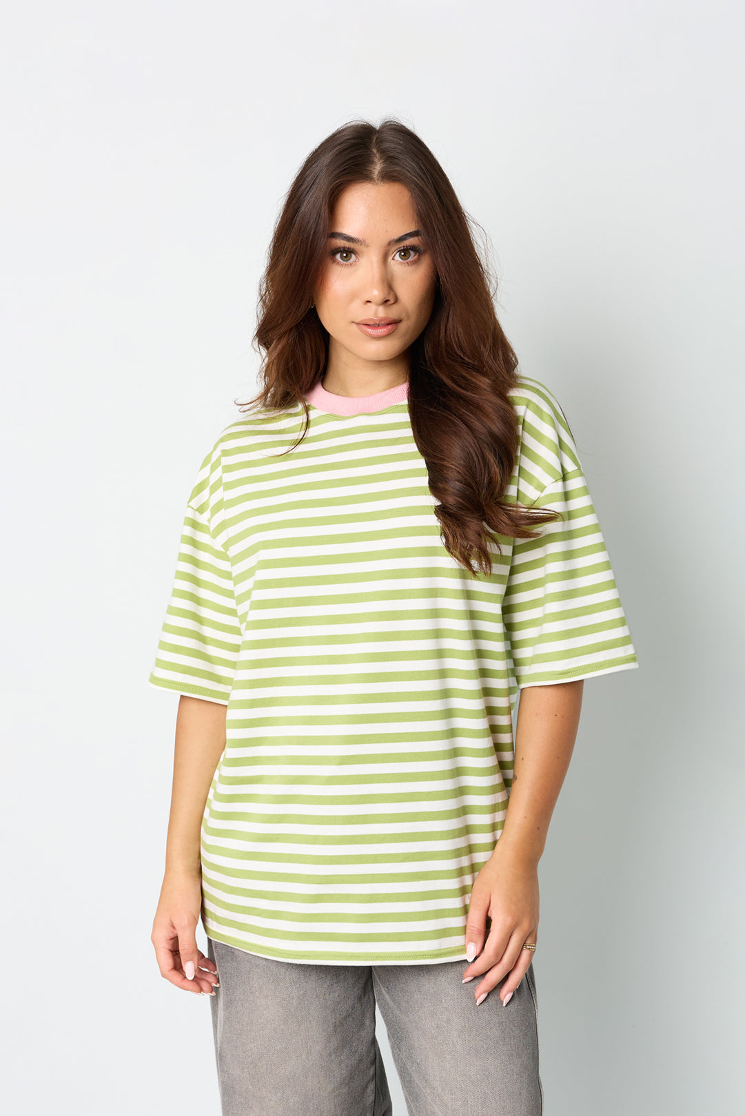 Le t-shirt rayé coloré
