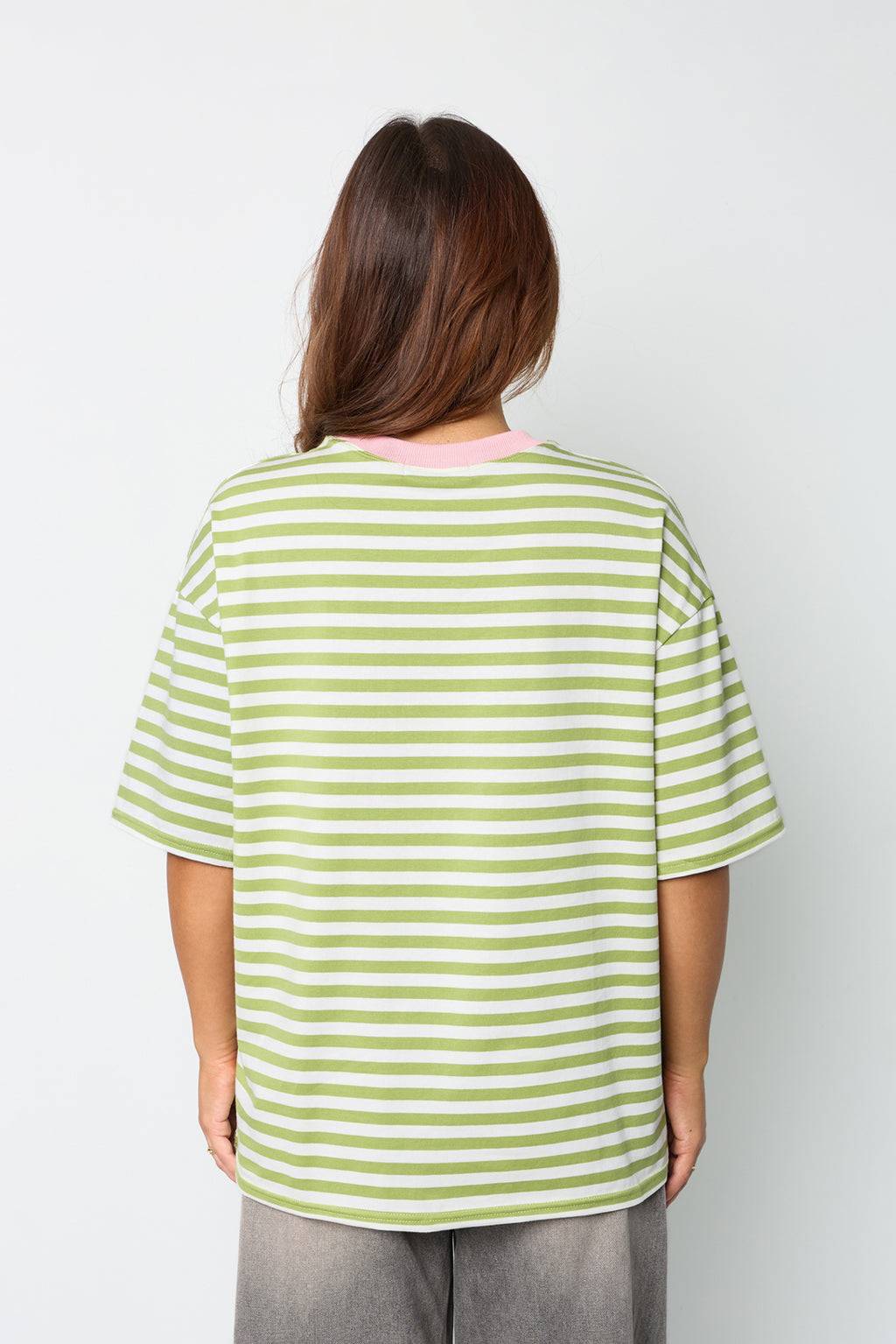 Le t-shirt rayé coloré