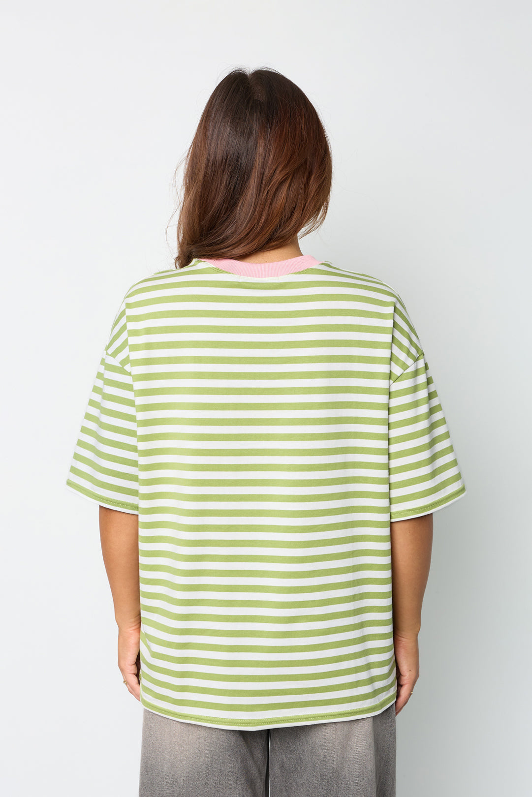 Le t-shirt rayé coloré