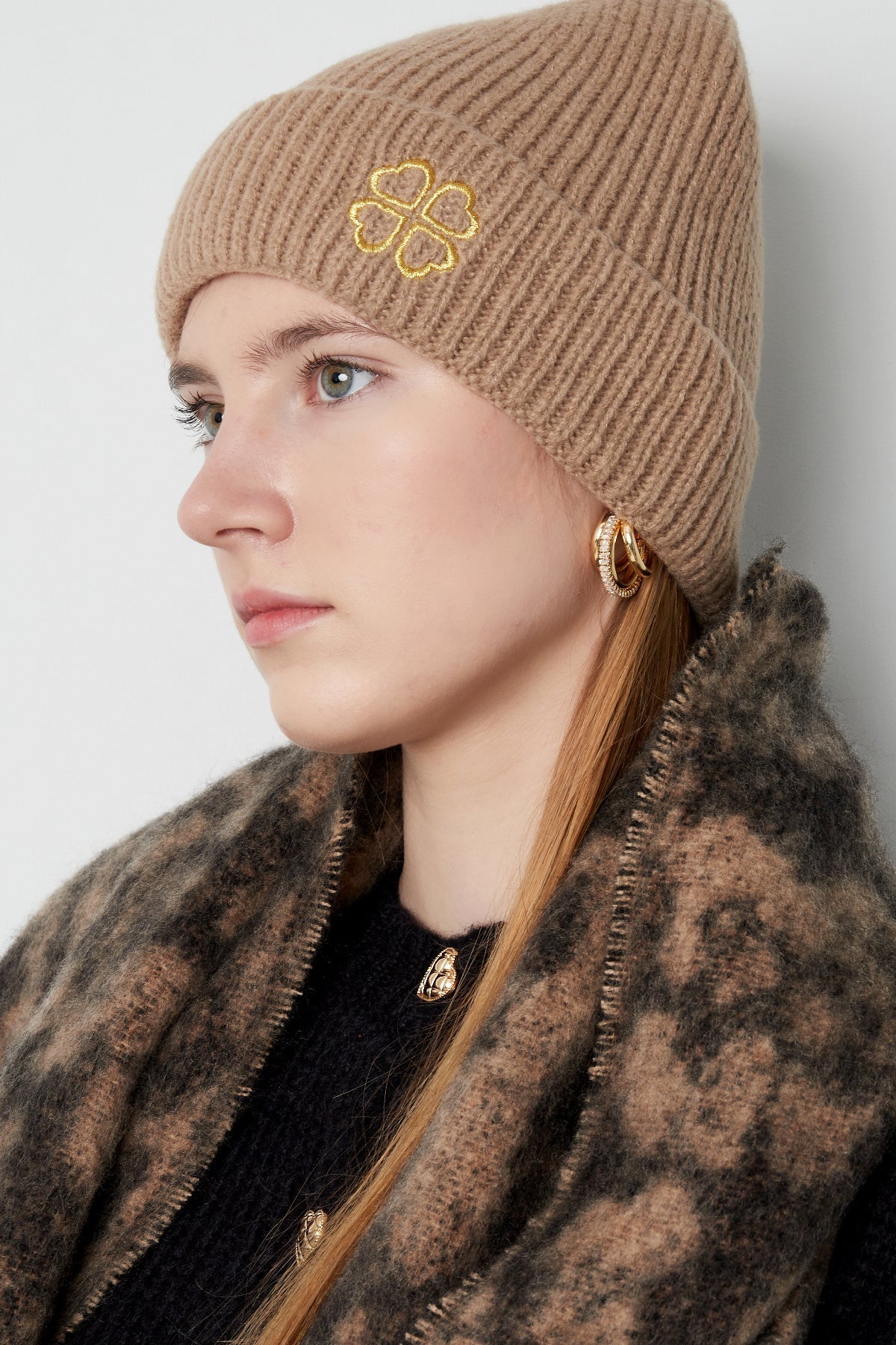 Bonnet avec signe porte - bonheur - Apollodrop