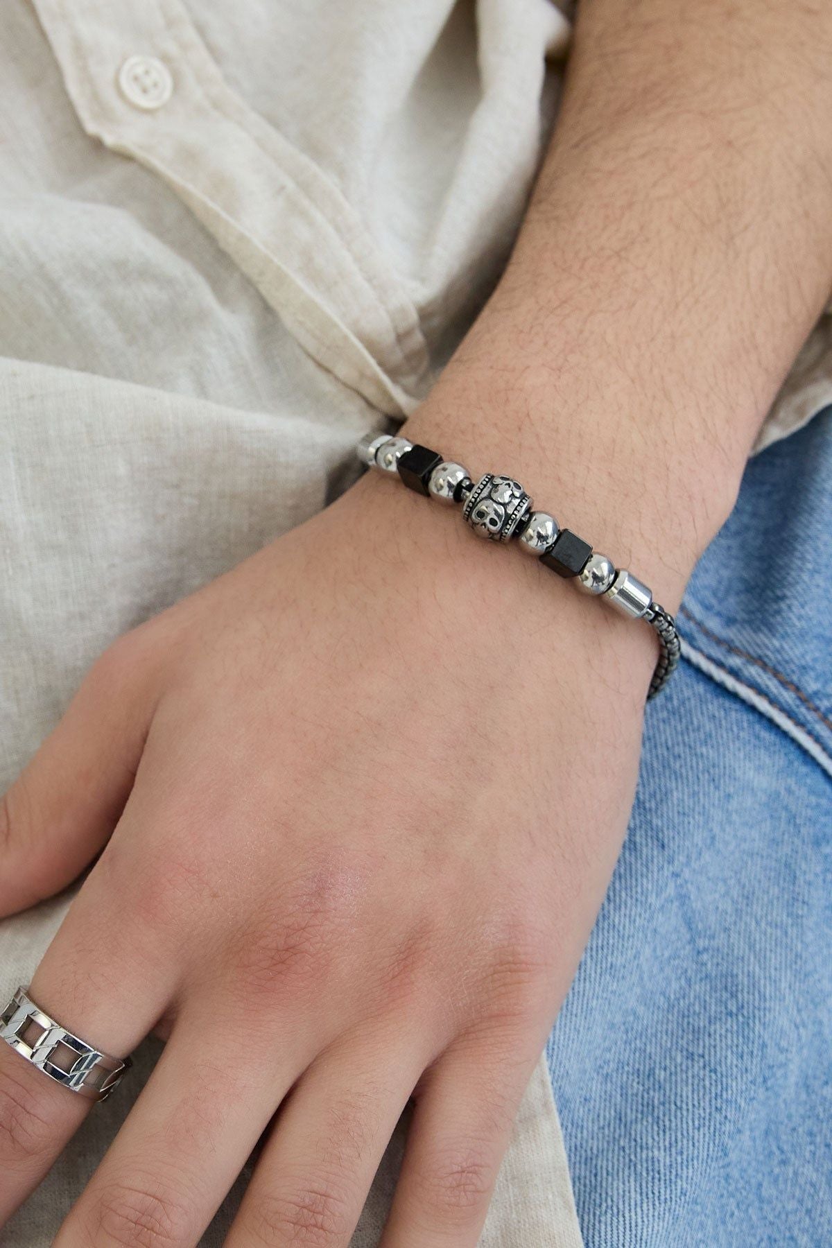 Bracelet à breloques avec tête de mort - Apollodrop