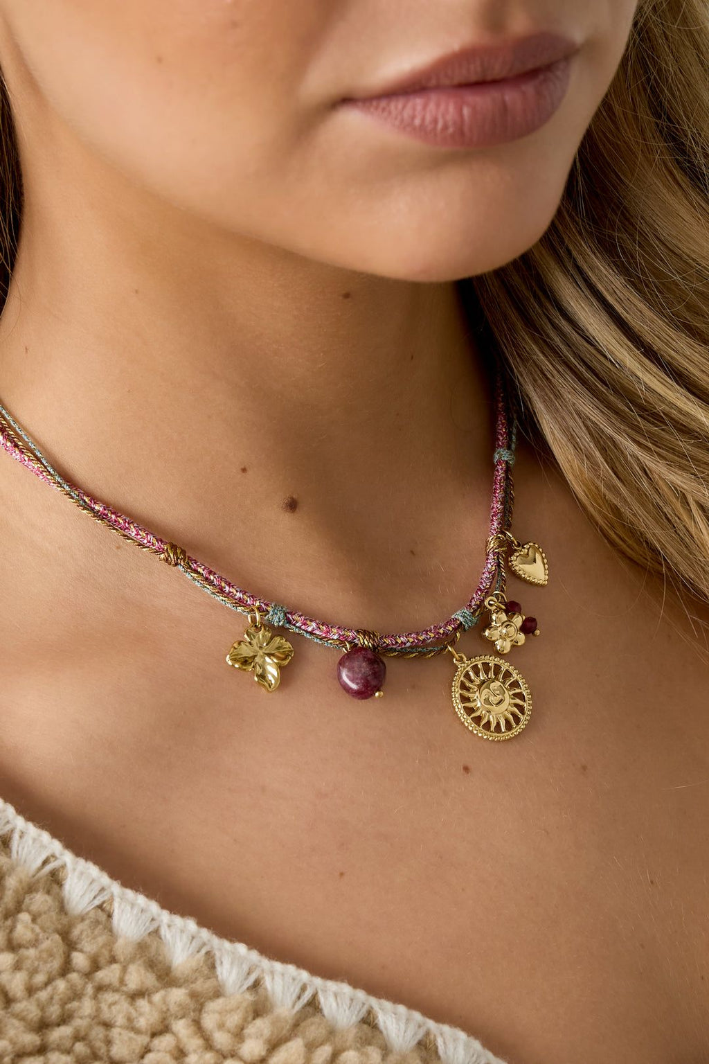 Colliers pendentifs avec motifs de fleurs - Apollodrop