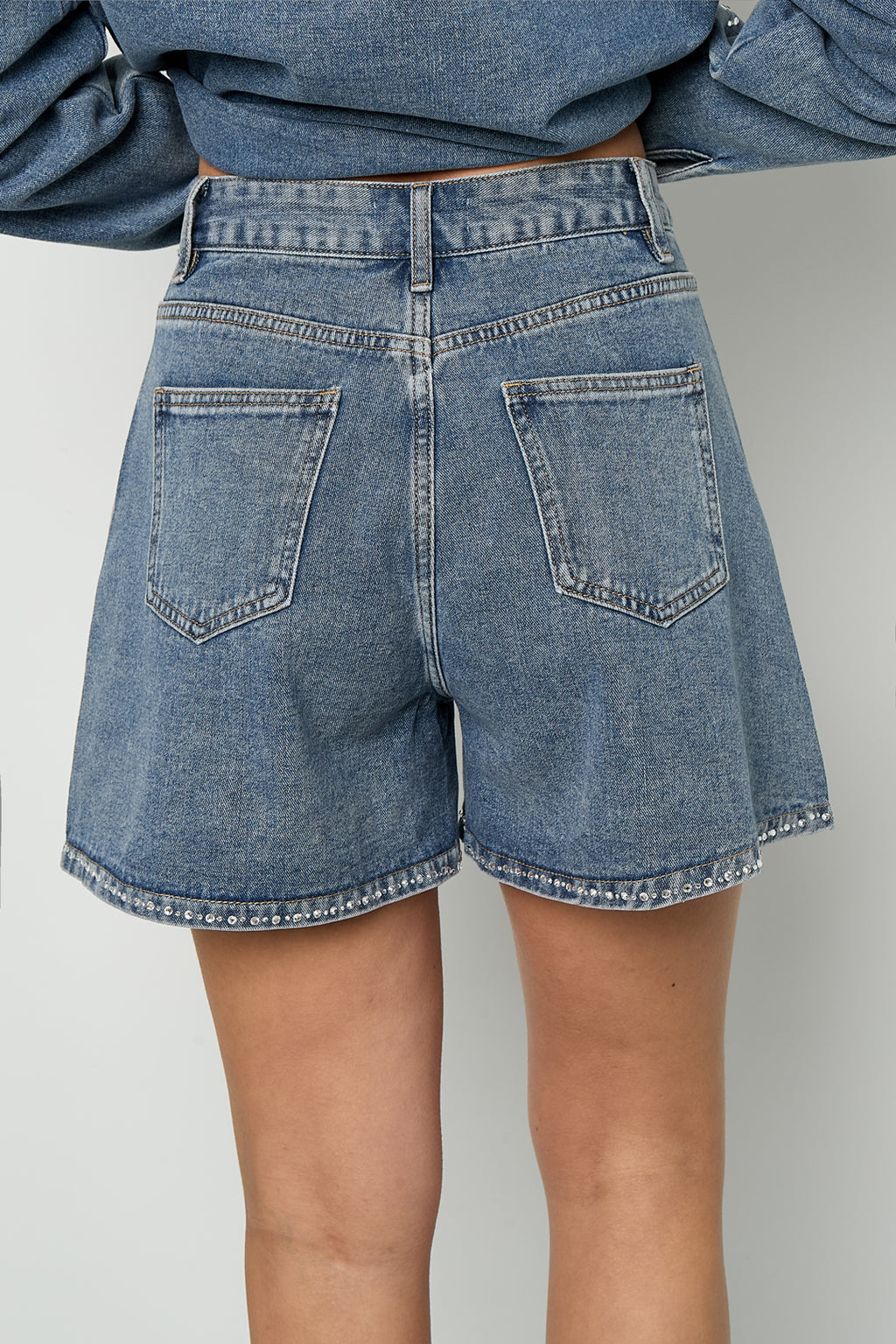 Short en jean à strass