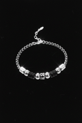 Bracelet VELKA avec breloques — lévitation diagonal