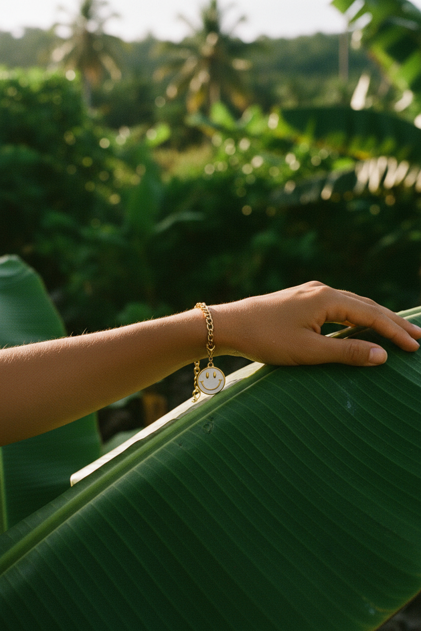 Charm Lili June smiley — porté main jungle