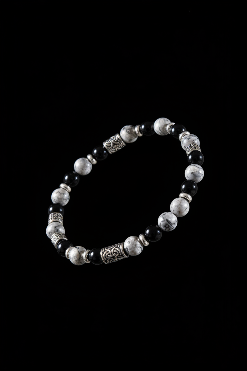 Bracelet VELKA perlé argenté — macro détail perles