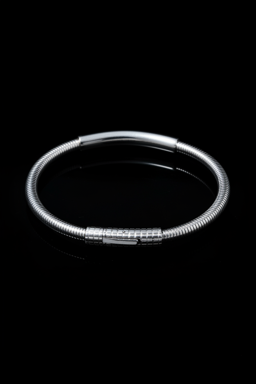Bracelet VELKA simple argent — macro détail surface