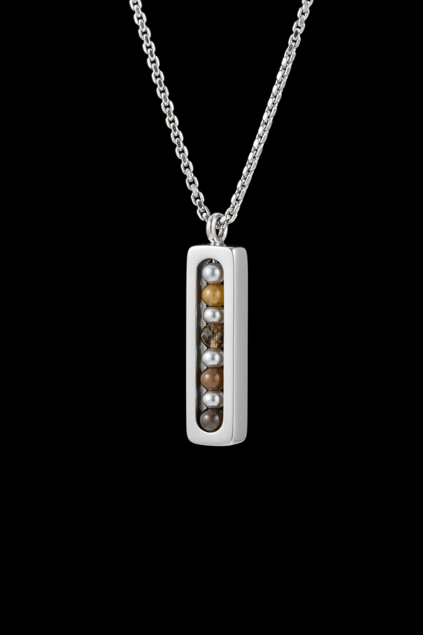 Collier VELKA pendentif — macro détail pendentif