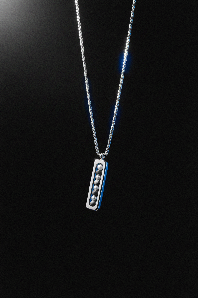 Collier VELKA pendentif — lévitation fond noir