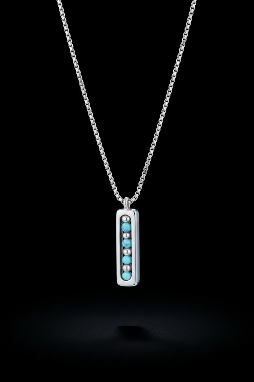Collier VELKA pendentif — macro détail pendentif